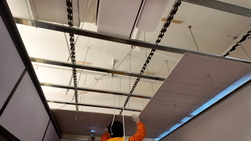 玻璃隔斷隔音施工現(xiàn)場.JPG 玻璃隔斷隔音施工現(xiàn)場.JPG